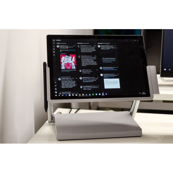 Microsoft Surface Pro biến hình thành Surface Studio đắt tiền chỉ với một phụ kiện độc đáo